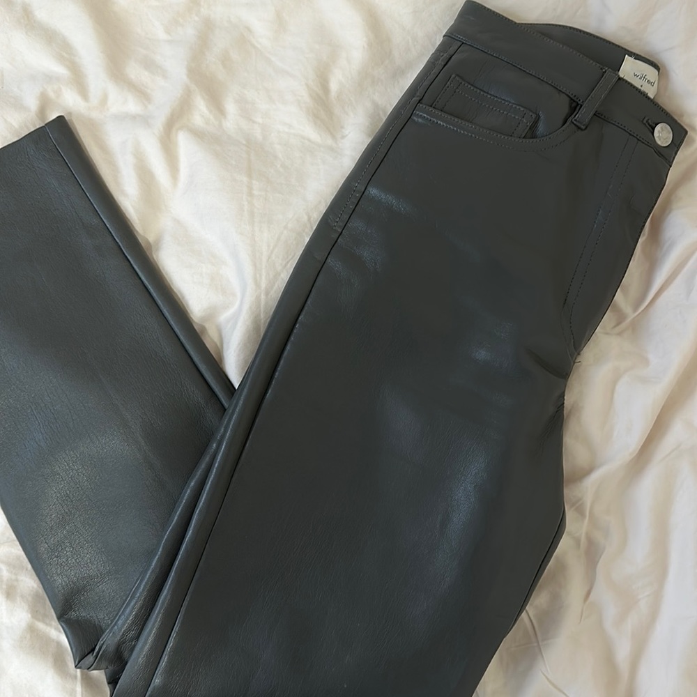 Aritzia Melina Pant in Argentique (Green Size 4)